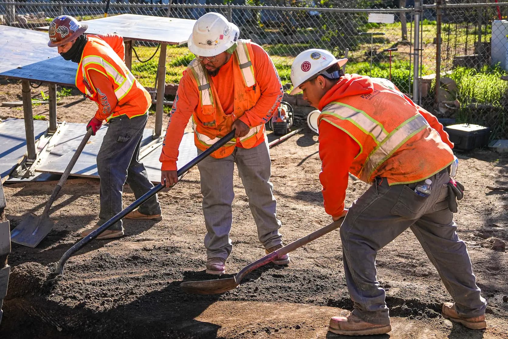 Patriot Pipeline crew working a trench